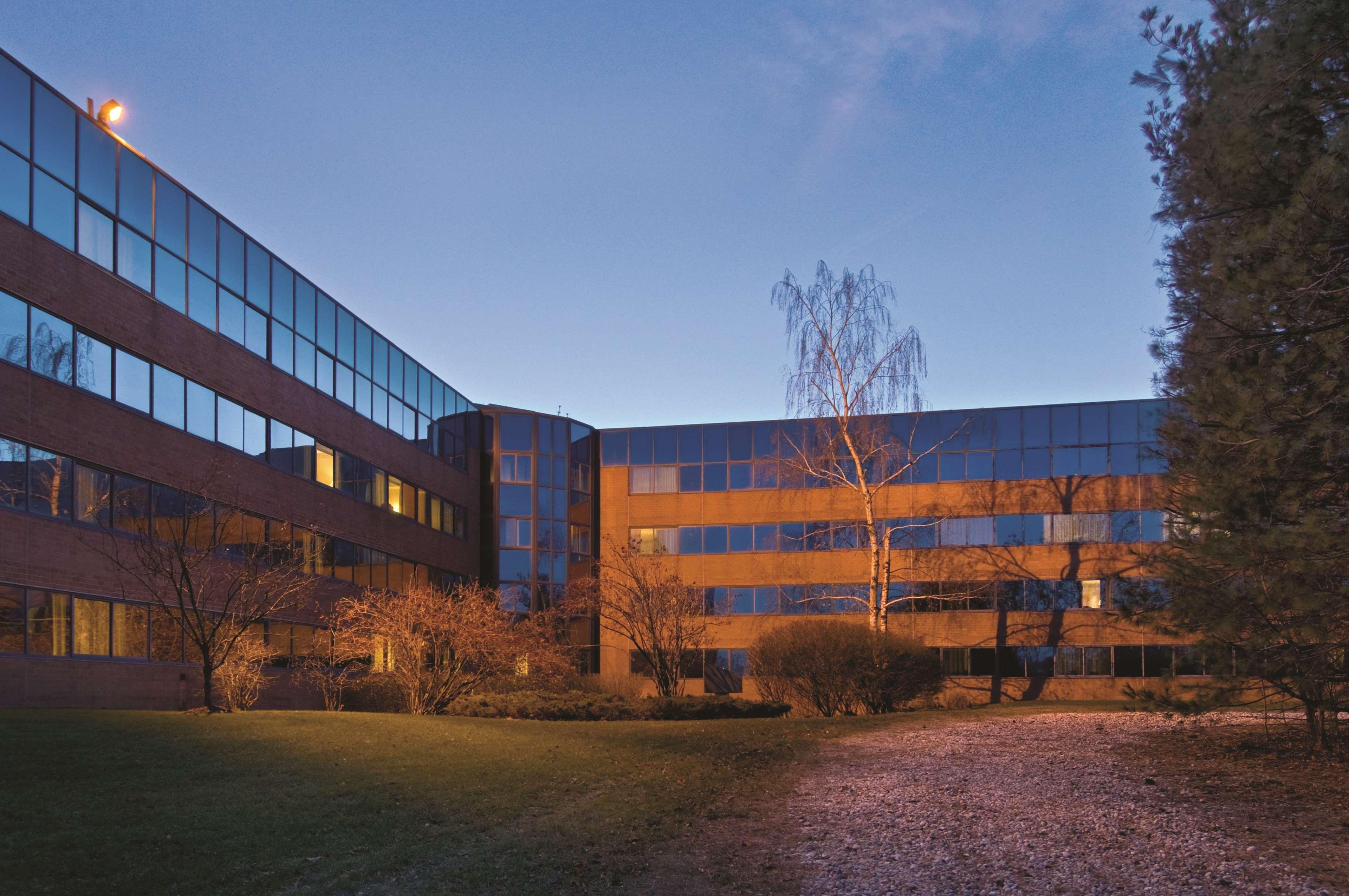 Hilton Long Island/Huntington Hotel Melville Exterior photo