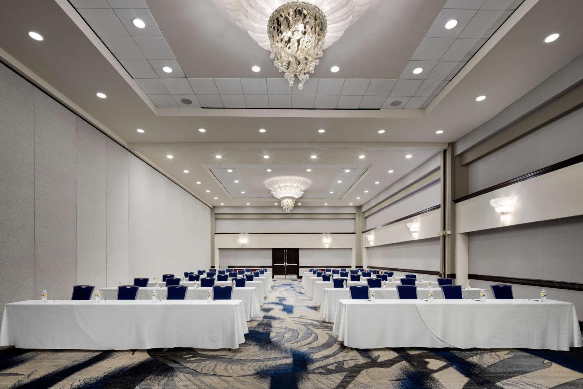 Hilton Long Island/Huntington Hotel Melville Exterior photo