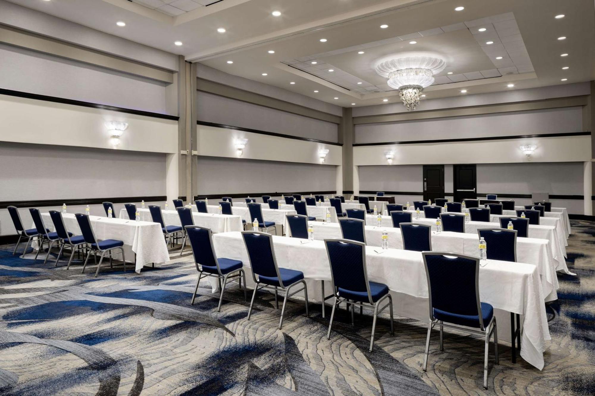 Hilton Long Island/Huntington Hotel Melville Exterior photo