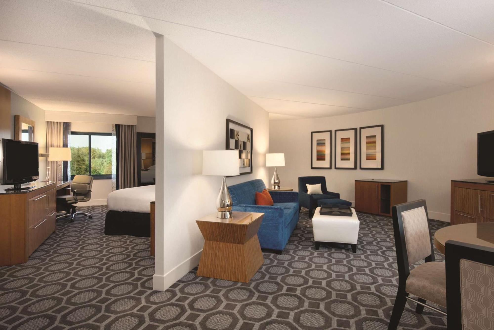 Hilton Long Island/Huntington Hotel Melville Exterior photo