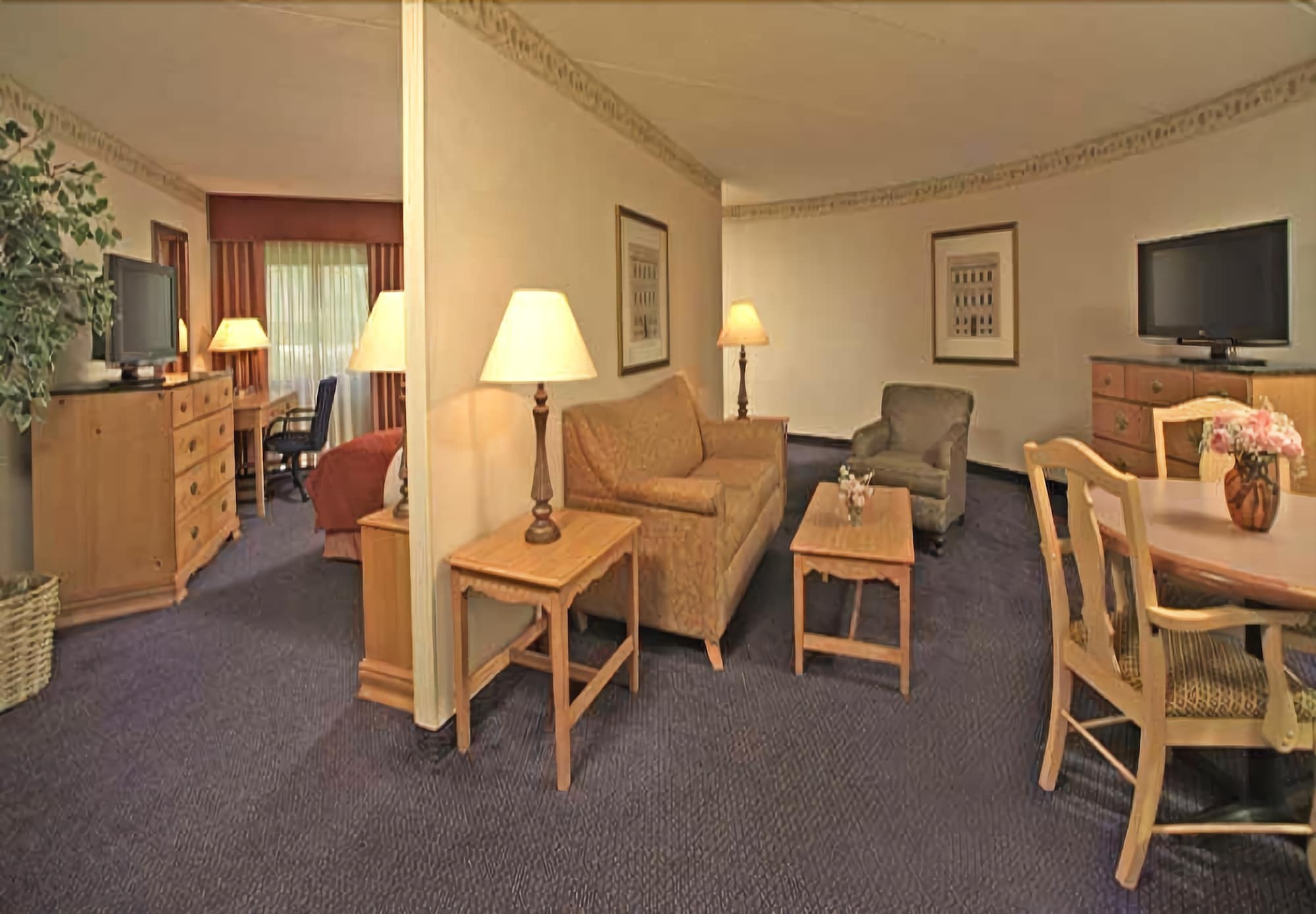 Hilton Long Island/Huntington Hotel Melville Room photo